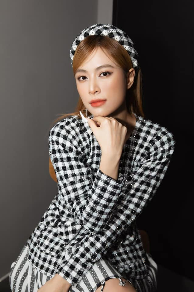 Thay đổi style ăn mặc cũng giúp Hoàng Thùy Linh ghi điểm trong mắt khán giả.