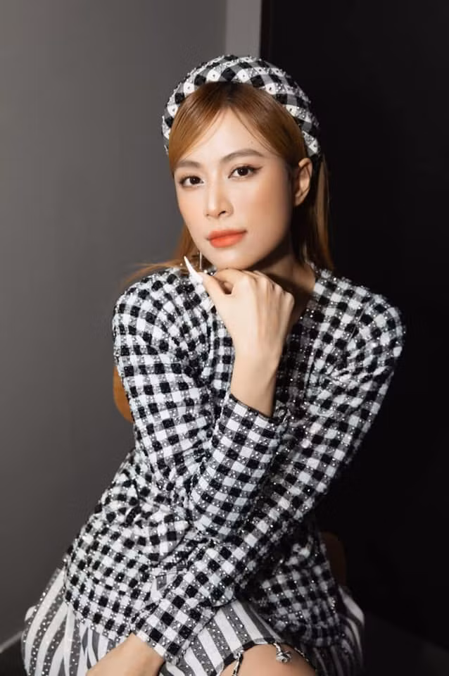 Thay đổi style ăn mặc cũng giúp Hoàng Thùy Linh ghi điểm trong mắt khán giả.