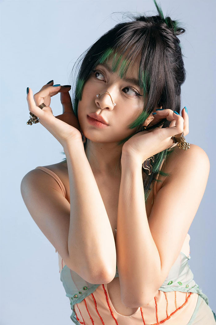 Vài năm gần đây, Hoàng Thùy Linh trở thành cái tên được nhiều khán giả mến mộ nhờ khai thác dòng âm nhạc đương đại, chất liệu dân gian.