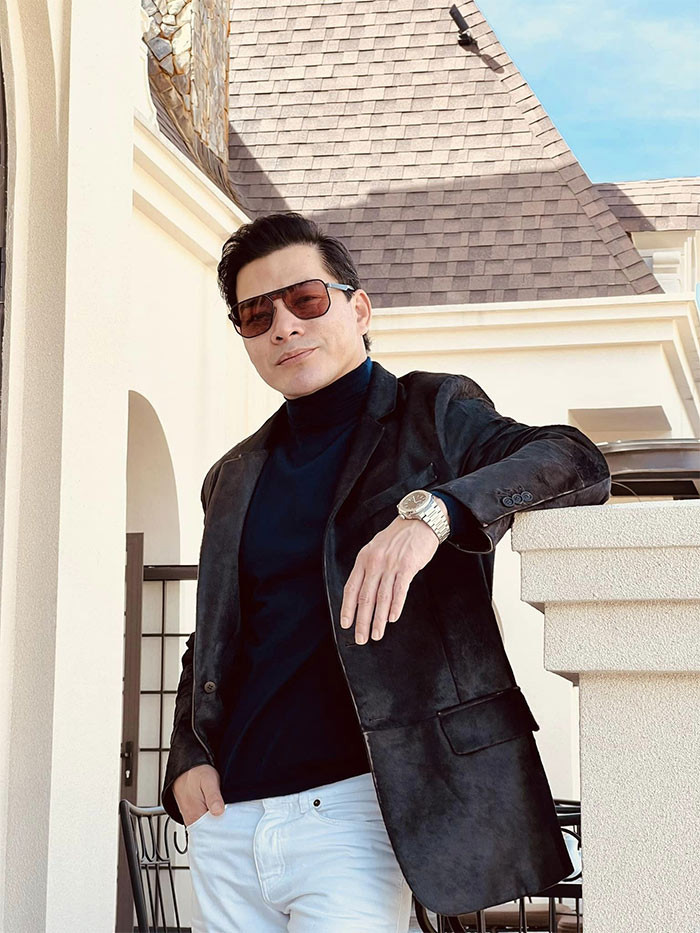 Năm 2005 sau khi kết hôn với Trương Ngọc Ánh, Trần Bảo Sơn bước chân vào showbiz với tư cách diễn viên. Anh tham gia một số phim như: "Huyền thoại bất tử", "Giao lộ định mệnh", "Ngôi nhà trong hẻm", "Đoạt hồn", "Đập cánh giữa không trung"...