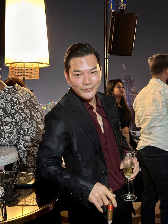 Khuôn mặt nam tính, thân hình vạm vỡ 6 múi săn chắc, Trần Bảo Sơn sở hữu vóc dáng không kém cạnh các sao nam trong Vbiz.