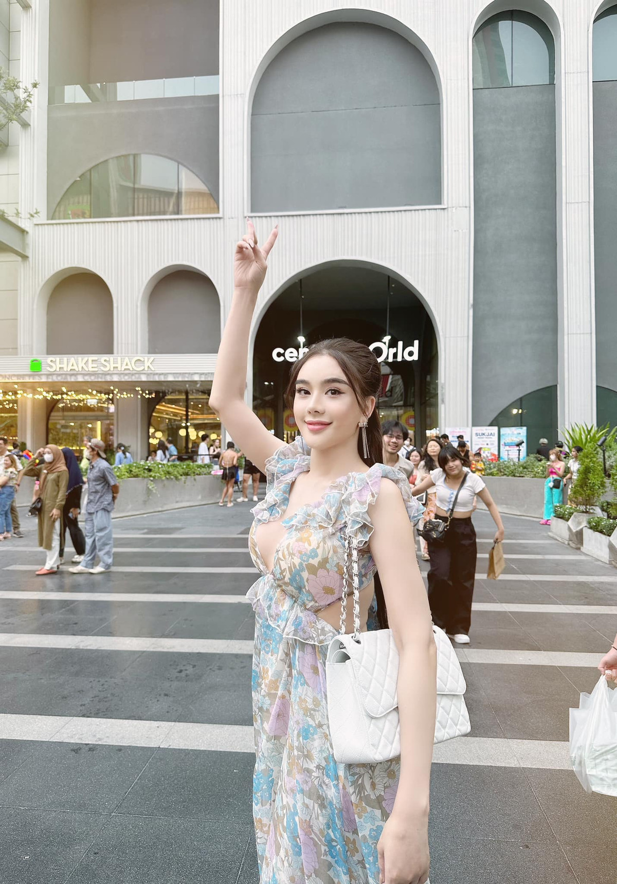 Năm ngoái, Lâm Khánh Chi sang Thái Lan để phẫu thuật thay đổi giọng nói. Nữ ca sĩ còn tiết lộ, cô bỏ ra 1 tỷ tân trang nhan sắc trong năm 2022. Ảnh: Gia Kỳ.