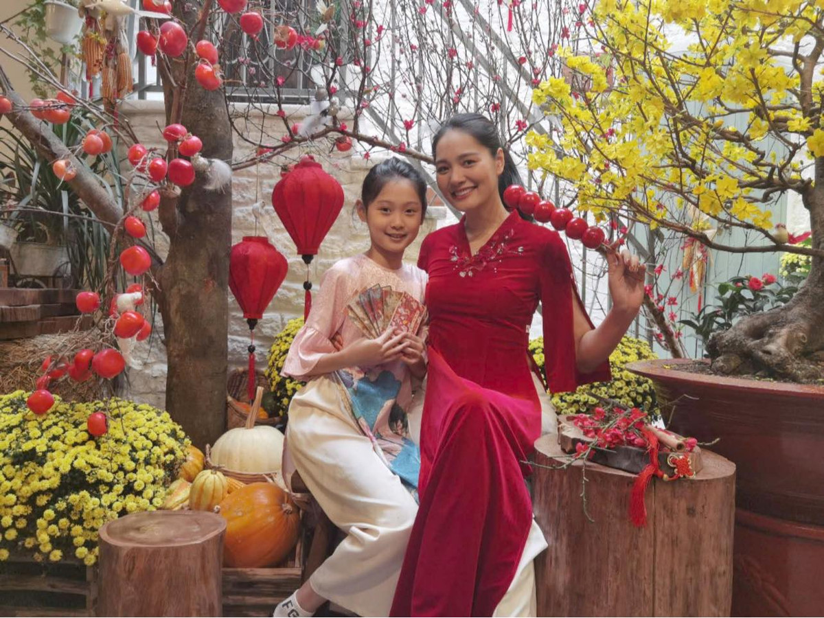 Ngoài con gái út Polar (7 tuổi) lanh lợi, con gái đầu lòng Tiểu Panda (10 tuổi) của Hoa hậu đẹp nhất châu Á 2009 cũng gây ấn tượng khi lớn bổng chỉ trong một vài năm trở lại đây.