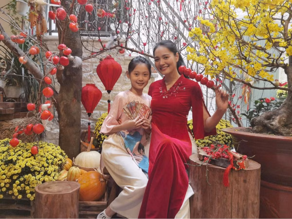 Ngoài con gái út Polar (7 tuổi) lanh lợi, con gái đầu lòng Tiểu Panda (10 tuổi) của Hoa hậu đẹp nhất châu Á 2009 cũng gây ấn tượng khi lớn bổng chỉ trong một vài năm trở lại đây.