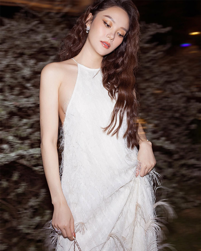 Bà bầu Minh Hằng luôn chiếm spotlight mỗi khi xuất hiện vì rất quyến rũ.