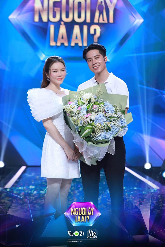 Giữa năm 2022, Lý Nhã Kỳ tham gia chương trình "Người ấy là ai". Cô kết đôi với Thái Khoa - chàng Việt kiều kém tuổi bởi thấy ở Khoa sự chân thành và nhiều nét đồng điệu.