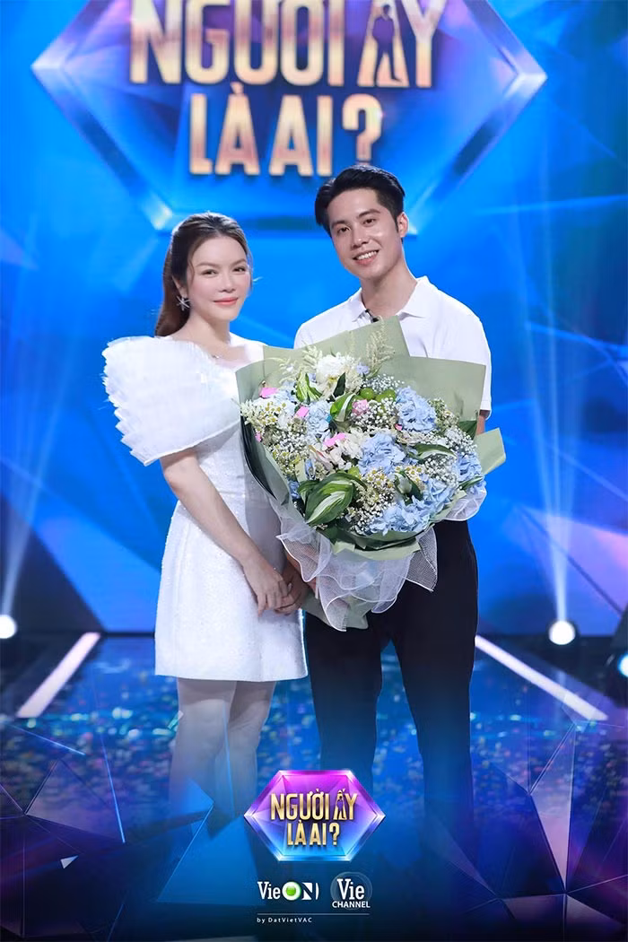 Giữa năm 2022, Lý Nhã Kỳ tham gia chương trình "Người ấy là ai". Cô kết đôi với Thái Khoa - chàng Việt kiều kém tuổi bởi thấy ở Khoa sự chân thành và nhiều nét đồng điệu.