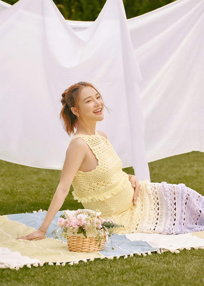 Hiện Nhã Phương đã mang thai gần tới ngày sinh nhưng vẫn giữ được sắc vóc xinh đẹp.