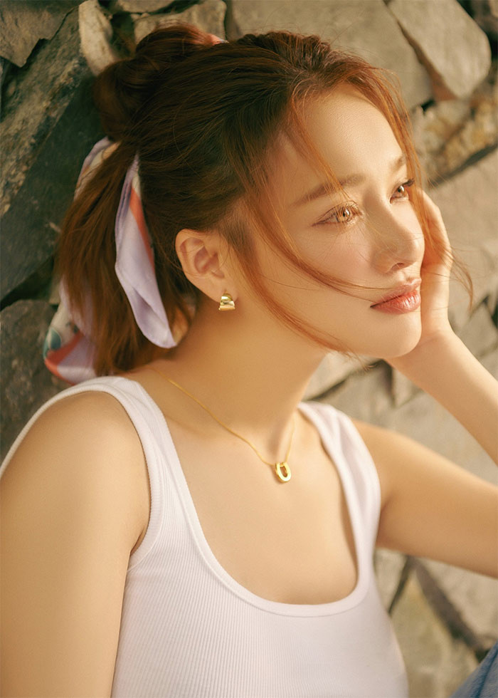 Khuôn mặt và vóc dáng Nhã Phương không thay đổi gì nhiều trong lần mang thai thứ hai này, ngoại trừ vòng hai lùm lùm.