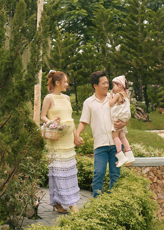 Sau khi kết hôn, Nhã Phương được chồng cưng chiều hết nấc. Không chỉ nấu cho vợ những món ăn ngon, nam diễn viên hài còn chuyển nhượng toàn bộ tài sản cho vợ đứng tên.