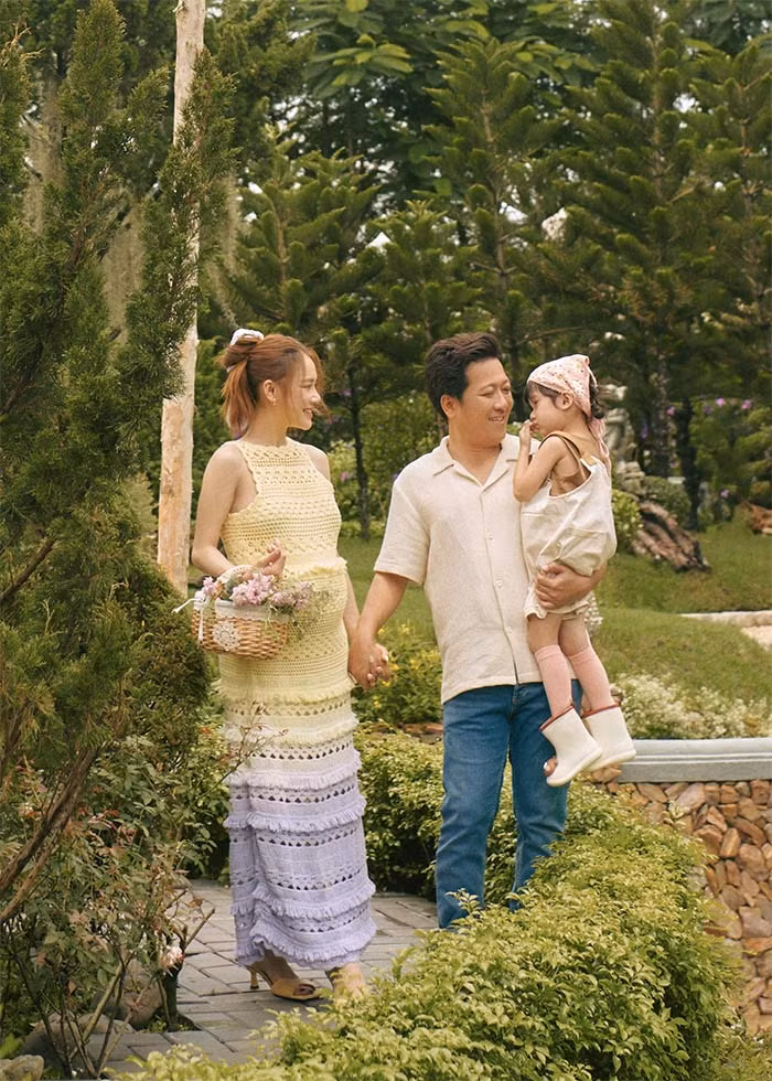 Sau khi kết hôn, Nhã Phương được chồng cưng chiều hết nấc. Không chỉ nấu cho vợ những món ăn ngon, nam diễn viên hài còn chuyển nhượng toàn bộ tài sản cho vợ đứng tên.