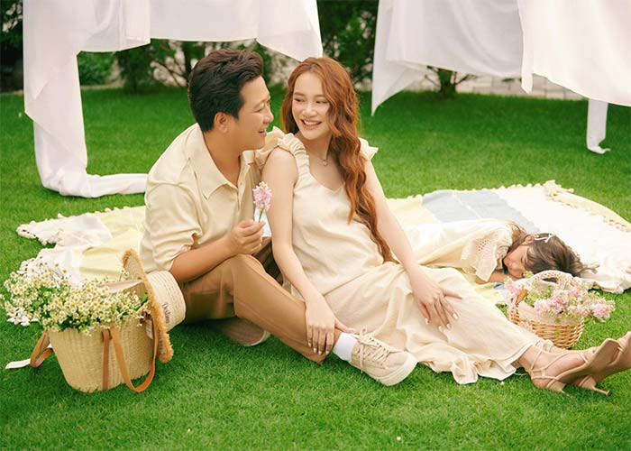 Khi con gái Destiny mới chào đời, cặp vợ chồng diễn viên giấu kỹ mặt con, mãi mới đây, bé Desnity mới được lộ diện.