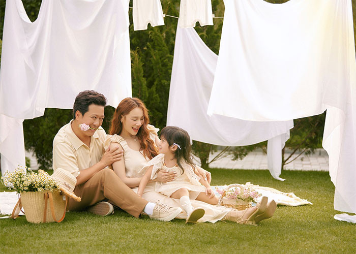 Trên trang cá nhân, nữ diễn viên Nhã Phương vừa khoe bộ ảnh kỷ niệm 5 năm ngày cưới của cô và ông xã Trường Giang.