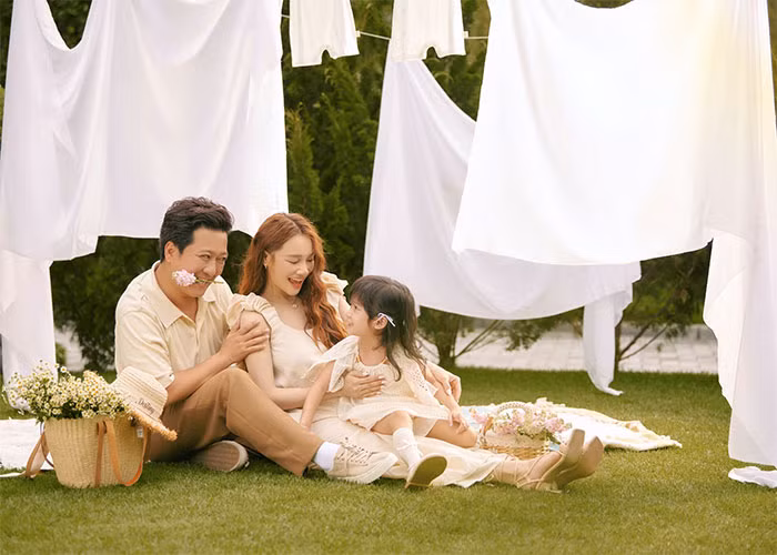 Trên trang cá nhân, nữ diễn viên Nhã Phương vừa khoe bộ ảnh kỷ niệm 5 năm ngày cưới của cô và ông xã Trường Giang.