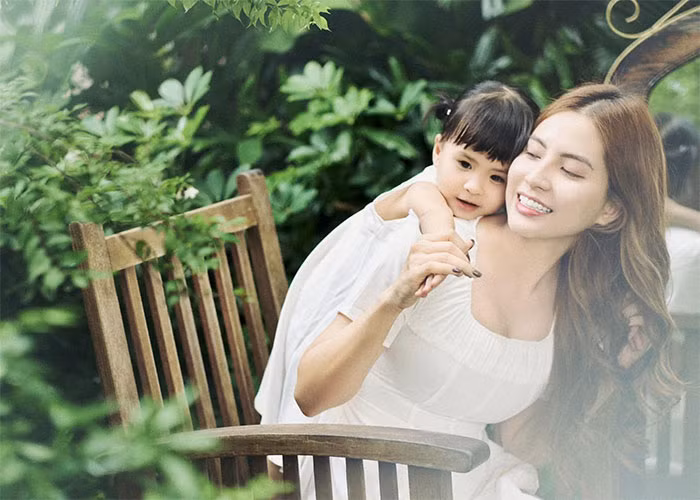 Hiện tại, nhóc tỳ được mẹ Thiên An và gia đình nhà ngoại chăm sóc.