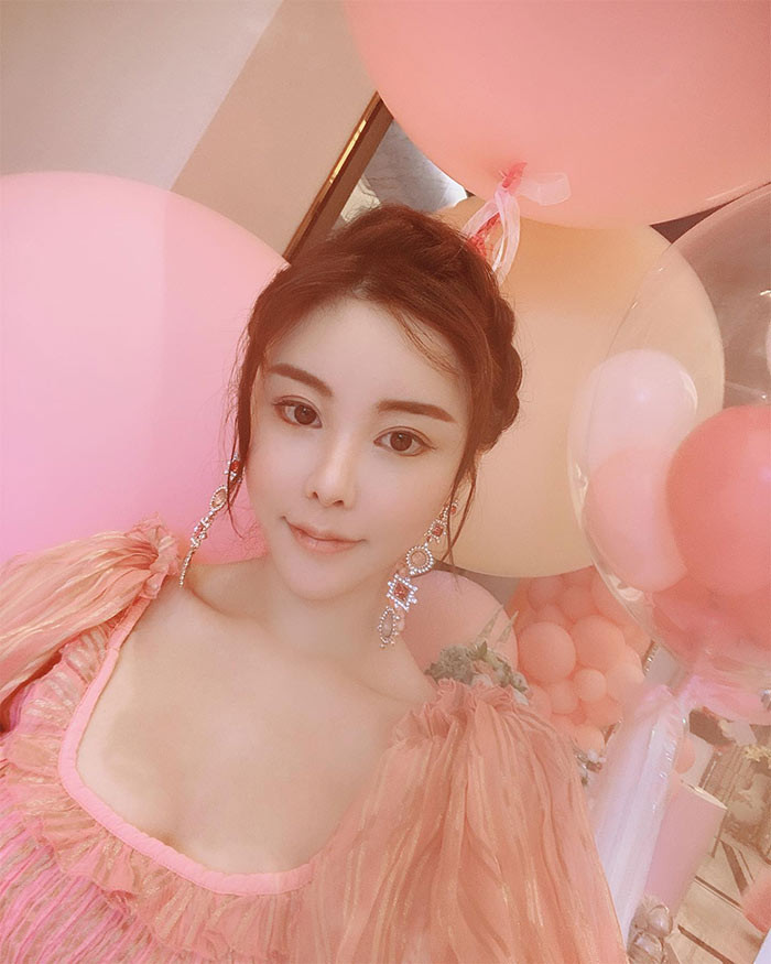 Mặc dù đã có hai con chung với tình mới nhưng Thiên Phượng vẫn chu cấp cho chồng cũ, mua nhà cho cả nhà chồng cũ ở.