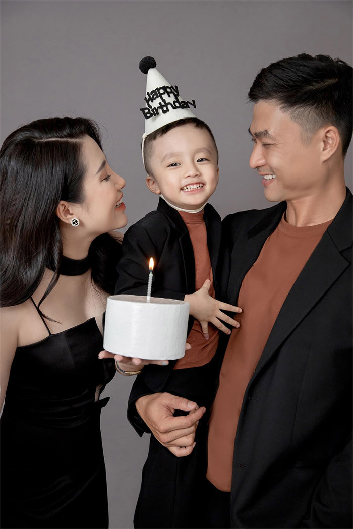 Vợ chồng Duy Hưng có một bé trai rất kháu khỉnh.
