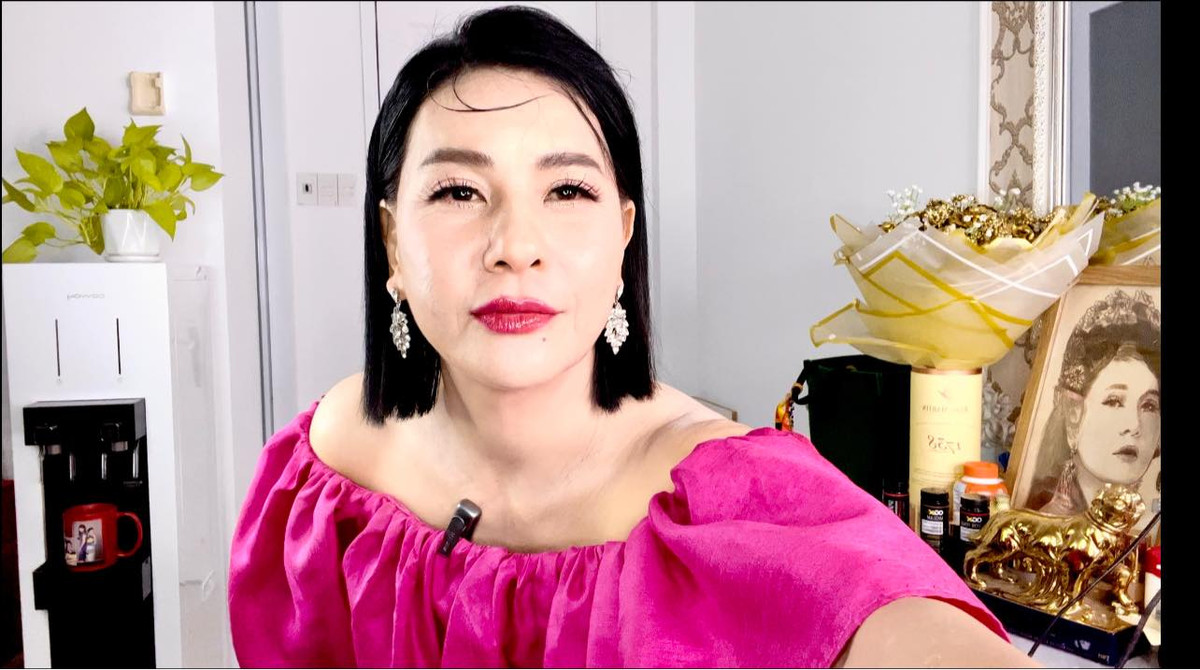 Việc vắng bóng khỏi showbiz khiến cũng khiến Cát Phượng đối mặt với không ít lần bị chê "hết thời". Trên kênh YouTube của mình, Cát Phượng tự nhận: "Em hết thời rồi mấy anh chị ơi, không ai mời em làm gì cả". Thực tế, nữ diễn viên hài đang rục rịch chuẩn bị cho sự trở lại với nhiều dự án nghệ thuật sắp tới.