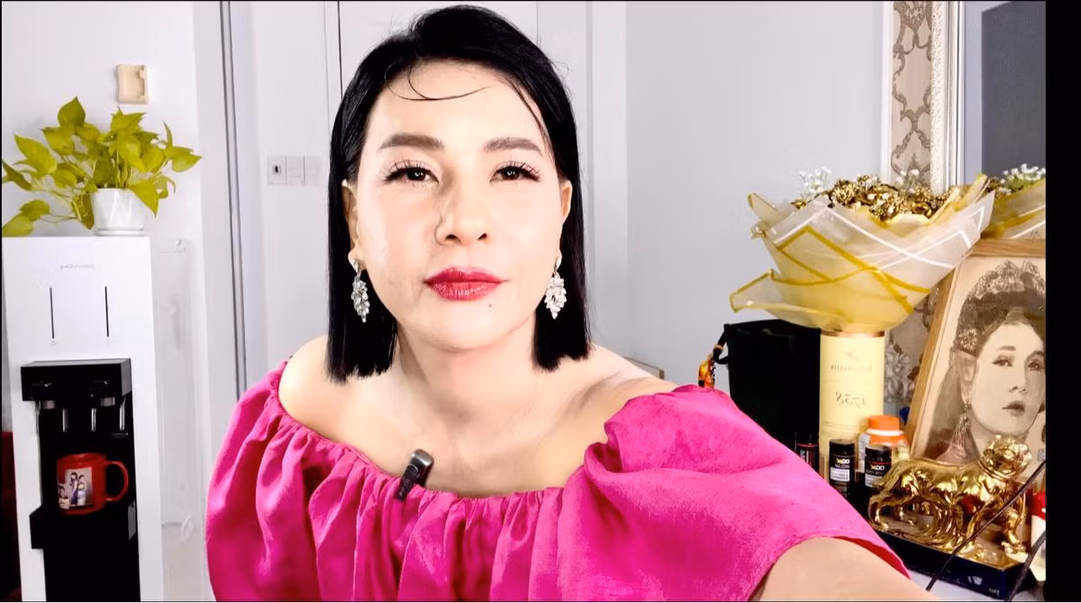 Việc vắng bóng khỏi showbiz khiến cũng khiến Cát Phượng đối mặt với không ít lần bị chê "hết thời". Trên kênh YouTube của mình, Cát Phượng tự nhận: "Em hết thời rồi mấy anh chị ơi, không ai mời em làm gì cả". Thực tế, nữ diễn viên hài đang rục rịch chuẩn bị cho sự trở lại với nhiều dự án nghệ thuật sắp tới.