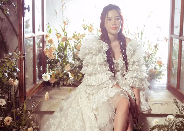 "Sau bao nhiêu sóng gió, thứ tôi tìm là sự bình yên. Tôi đã tìm được bến đỗ của mình rồi! Nhưng tôi xin phép không công khai người đàn ông của mình, tôi hy vọng mọi người sẽ giúp đỡ vì tôi không muốn vướng thêm thị phi. Từ đó, tôi có thể bảo vệ hạnh phúc gia đình của mình, cũng như tiếp tục hoạt động nghệ thuật", Nam Em chia sẻ.