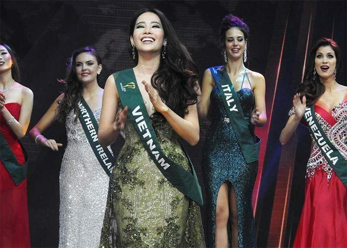 Nguyễn Thị Lệ Nam Em sinh năm 1996, từng tham gia và đoạt nhiều giải thưởng sắc đẹp: Hoa khôi Đồng bằng sông Cửu Long 2015, Top 10 Hoa hậu Hoàn vũ Việt Nam 2015, Top 8 Hoa hậu Trái đất 2016, Top 10 Hoa hậu Thế giới Việt Nam 2022.