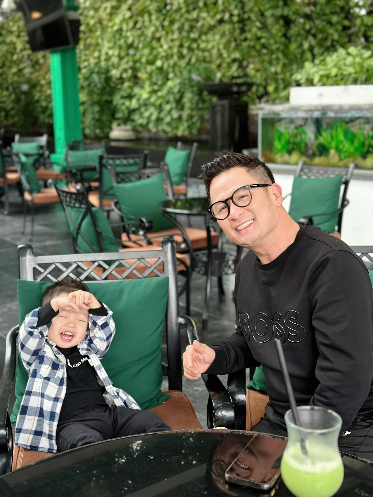 Bằng Kiều và bạn gái hiện tại có một cậu con trai chung hơn 1 tuổi tên Bằng Nguyên. Theo Arttimes, bạn gái Bằng Kiều là người xinh đẹp, tài năng, kinh doanh về lĩnh vực làm đẹp tại Hà Nội.