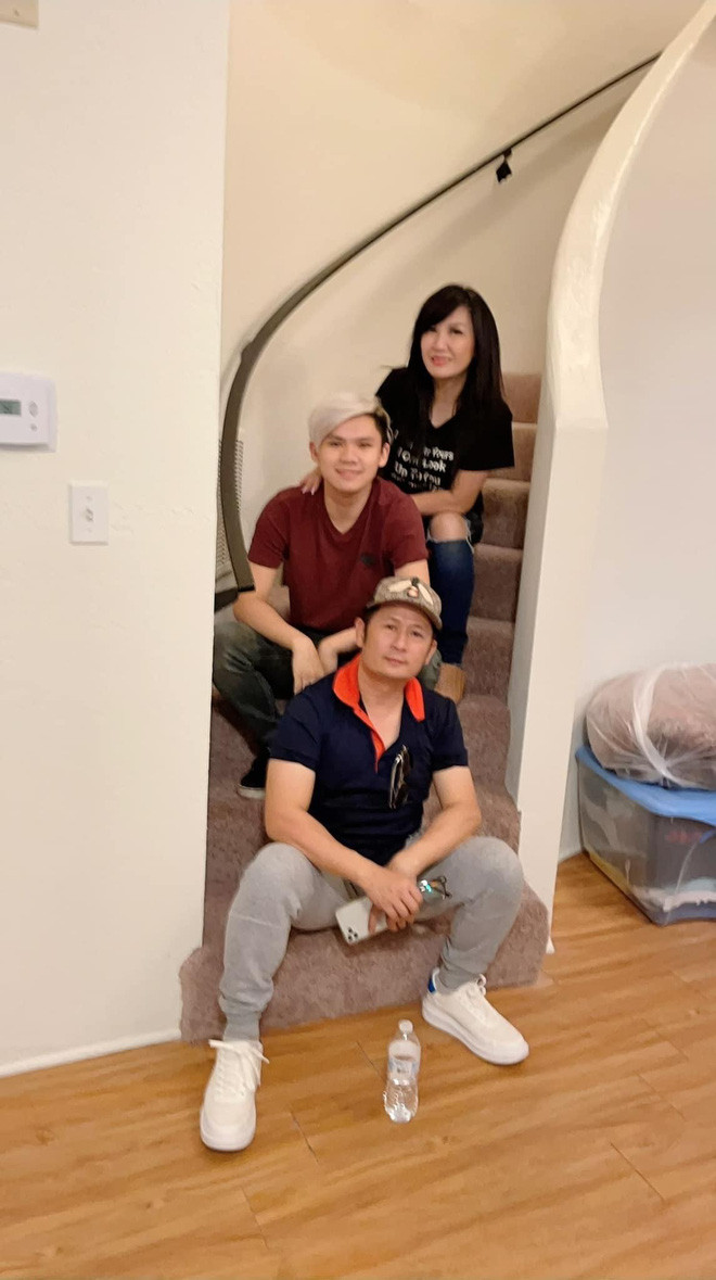 Cuộc hôn nhân của Bằng Kiều và Trizzie Phương Trinh tan vỡ vào năm 2013 trước sự tiếc nuối của người hâm mộ. Dù chia tay nhưng cả hai vẫn xuất hiện cùng nhau trong các sự kiện đặc biệt của các con.