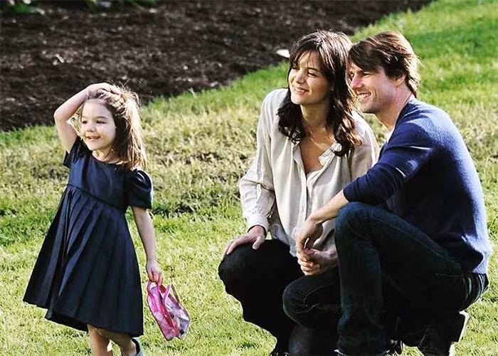 Tuy nhiên, theo thỏa thuận ly hôn, mỗi năm Tom Cruise vẫn chu cấp cho con gái 400.000 USD (khoảng hơn 9 tỷ đồng) cho tới khi Suri tròn 18 tuổi. (Ảnh: Instagram)