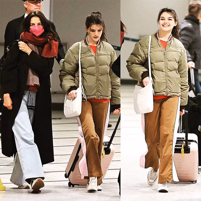 Suri đang nối gót bố mẹ tham gia làng giải trí và gây ấn tượng với khán giả bởi giọng hát ấn tượng. Năm ngoái, cô nhóc đã hát phần mở đầu bài "Blue Moon" trong bộ phim Alone Together của mẹ Holmes.