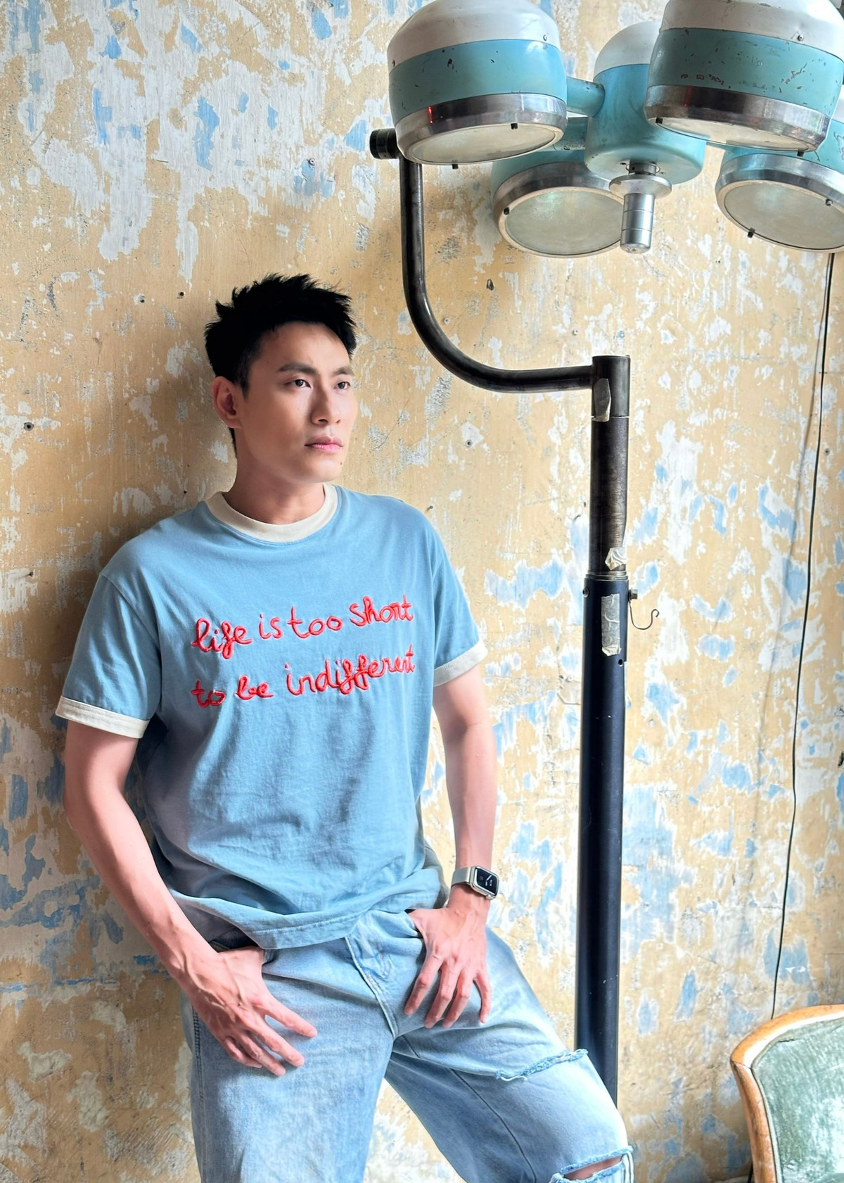 Tình cũ của Cát Phượng từng có thời điểm trông như "ông chú" già nua với râu tóc lồm xồm, lúc lại "lột xác" với vẻ ngoài bảnh bao như trai Hàn Quốc.