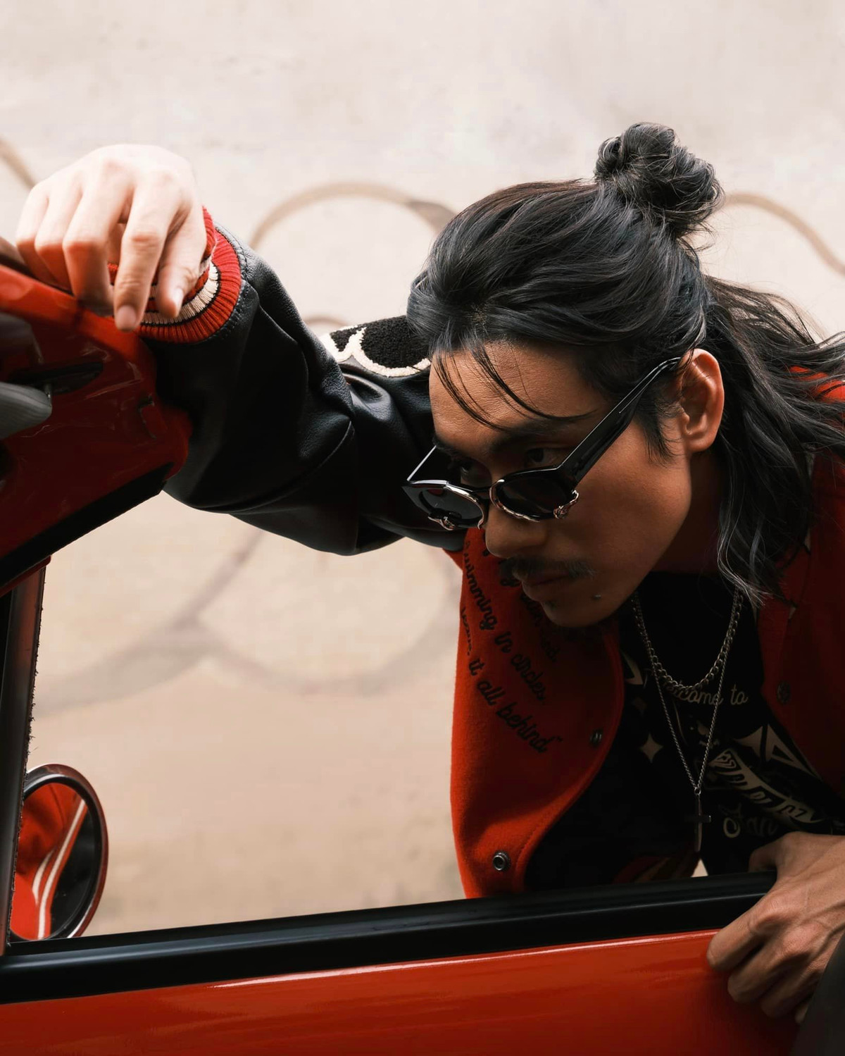 Sau biến cố tình cảm không lâu, nam diễn viên sinh năm 1988 từng khiến fan của anh không khỏi xôn xao vì nhan sắc trồi sụt thất thường.