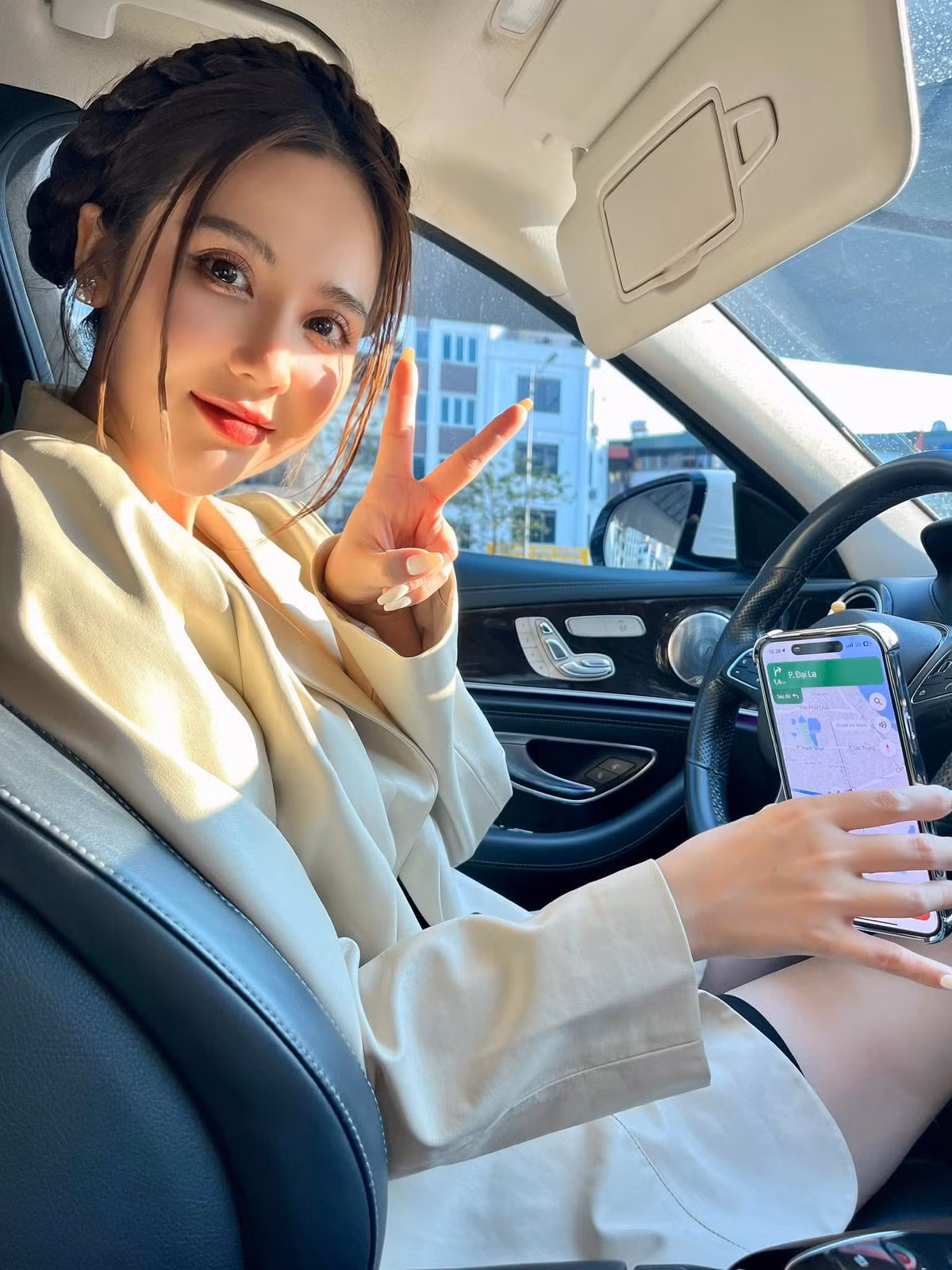 Nhan sắc trẻ trung như thiếu nữ của nữ diễn viên qua ống kính của con trai.