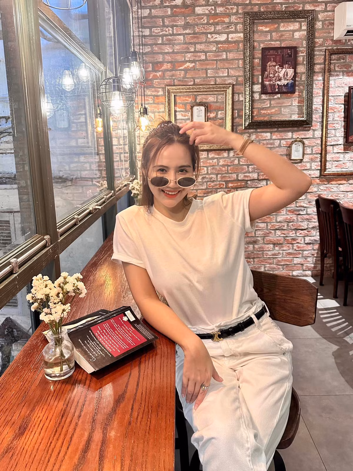 Không chỉ "thăng hạng" nhan sắc, bà mẹ một con còn ngày càng thành công trong lĩnh vực kinh doanh lẫn sự nghiệp diễn xuất.