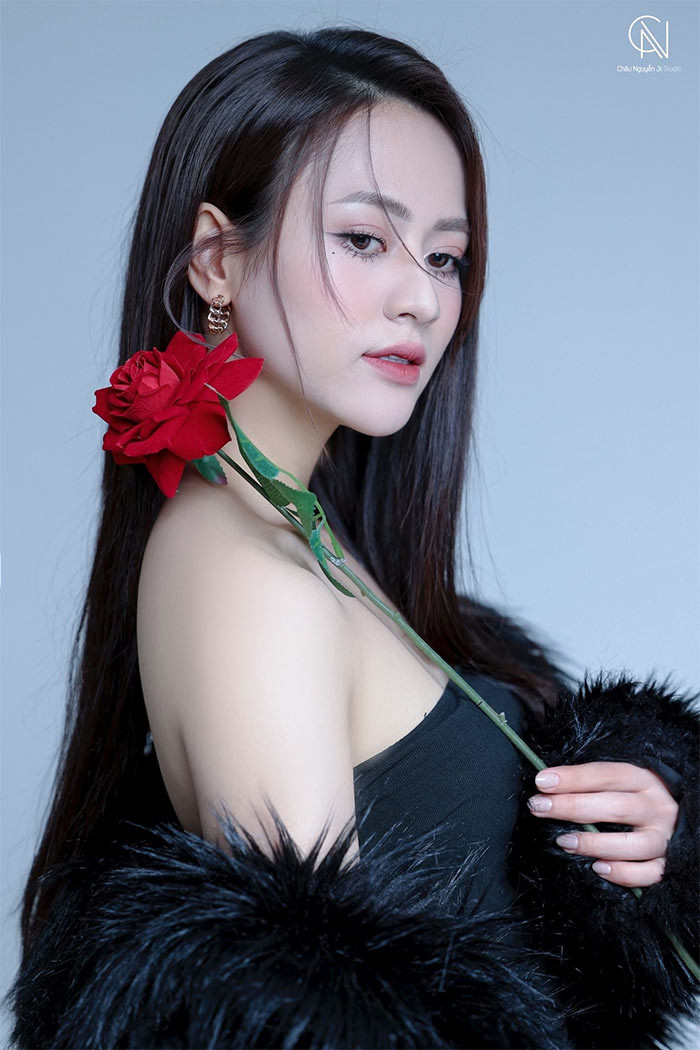 Việt Hoa ngày càng xinh, sự nghiệp phất như diều gặp gió Viet Hoa ngay cang xinh, su nghiep phat nhu dieu gap gio