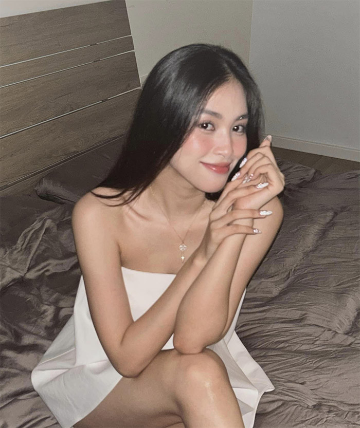 Có thu nhập tốt từ quảng cáo, tham dự sự kiện, đóng phim... Hoa hậu Tiểu Vy thoải mái chi tiêu cho bản thân và còn lo được cho gia đình.