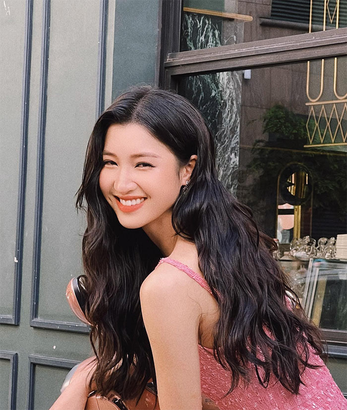 Người đẹp quê Thanh Hóa còn được người hâm mộ tặng cho danh xưng "thần tiên tỷ tỷ".