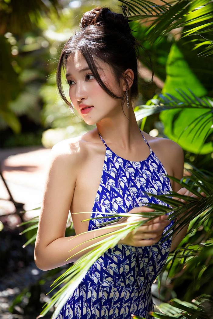 Hiện tại, Phương Nhi đang theo học chuyên ngành Luật thương mại quốc tế, Đại học Luật Hà Nội. Cô thông thạo hai thứ tiếng là tiếng Anh và Tây Ban Nha.