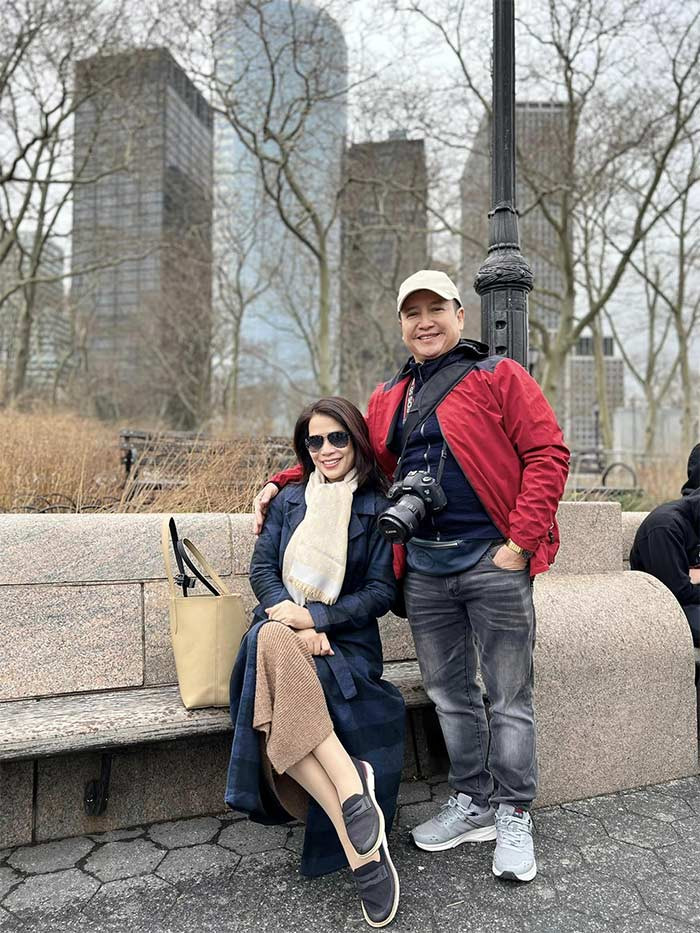 Hai người đã hẹn hò được 4 năm và đi đâu cũng luôn có nhau.