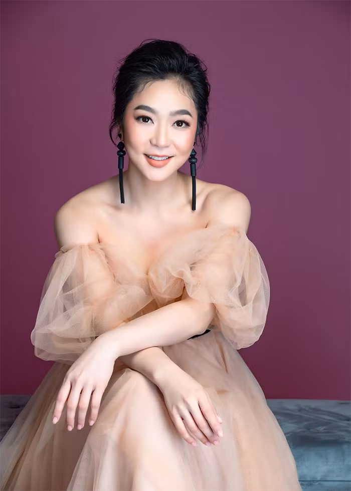 Nữ ca sĩ cũng chăm đăng ảnh trên trang cá nhân hơn. Ai cũng thấy thần thái cô rạng ngời thấy rõ.