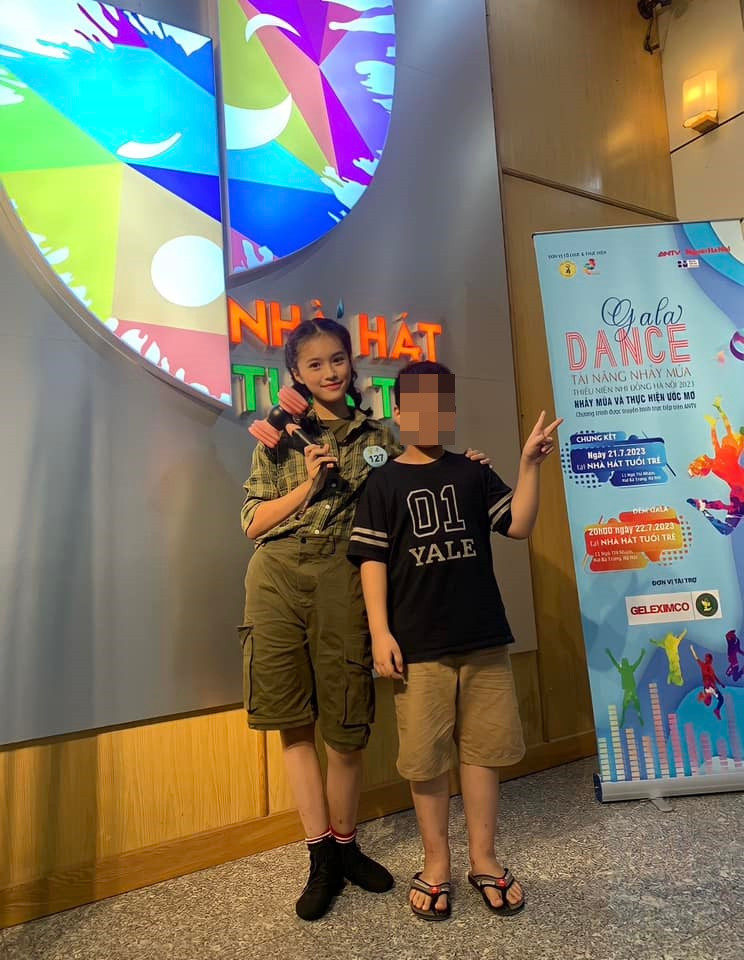 Thừa hưởng gen nghệ thuật từ bố, ái nữ nhà Tiến Lộc sớm bộc lộ tài năng từ bé.