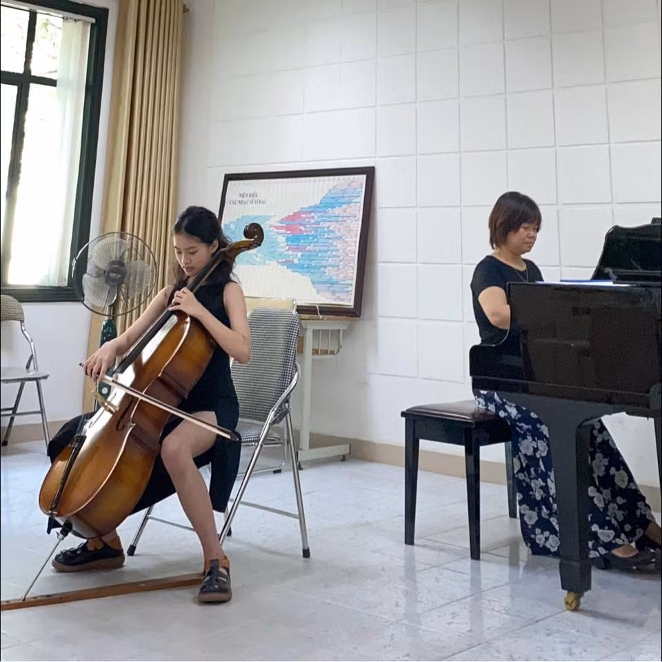 Kitty Khánh theo học chơi đàn từ nhỏ.