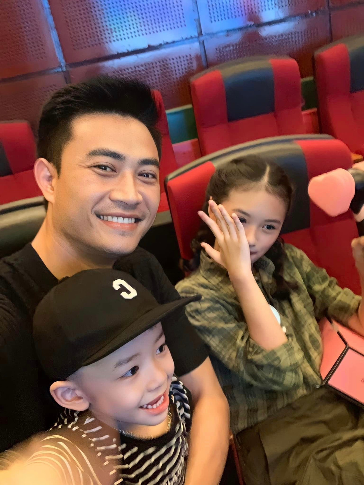 Kitty được bố hộ tống tham gia cuộc thi "Tài năng nhảy múa thiếu niên nhi đồng Hà Nội 2023".