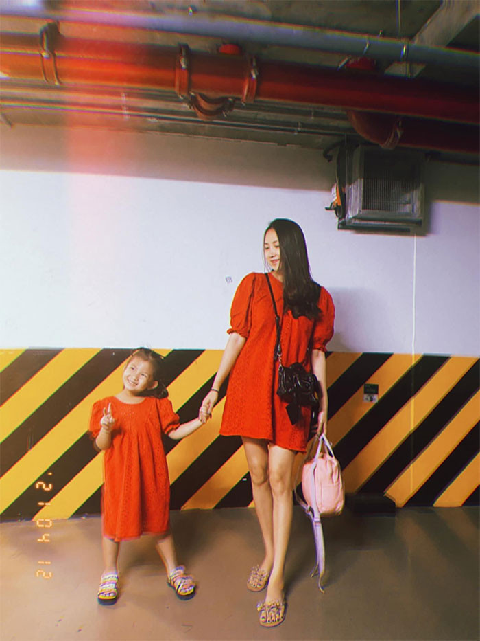 Sở hữu đôi chân dài nên Yến Phương cũng rất thích diện váy ngắn để khoe ưu điểm cơ thể.