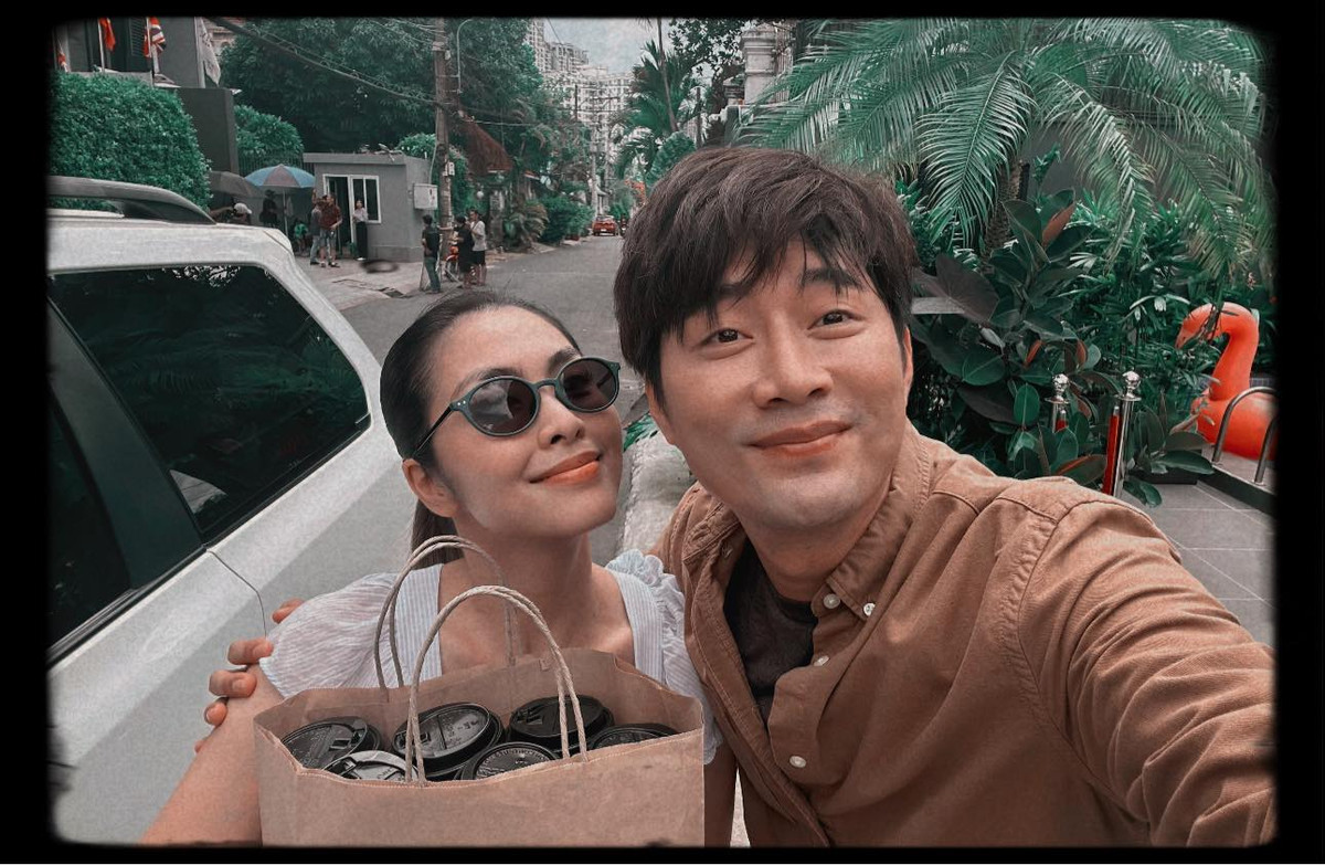 Ngoài đời, anh thường đăng ảnh check-in cùng hội bạn thân thiết có "ngọc nữ" Tăng Thanh Hà và Thân Thúy Hà.