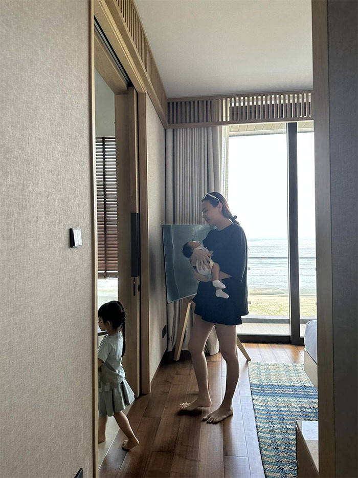 Sau 4 năm chung sống, Đàm Thu Trang đã hạ sinh cho chồng đại gia hai con, một trai một gái.