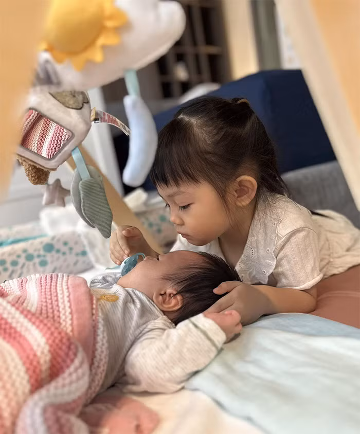 Ngay lập tức Cường đô la vào bình luận bức ảnh của con trai: "Đẹp trai nhất nhà đấy. Yêu cục kim cương của ba".