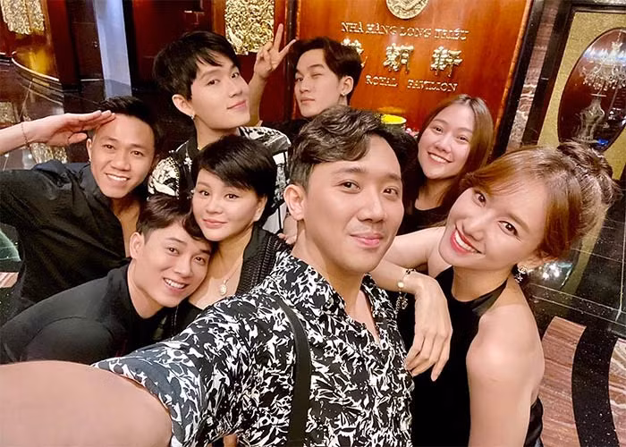 Huỳnh Uyển Ân cũng thường xuyên cùng anh trai, chị dâu và các bạn bè thân thiết đi du lịch.