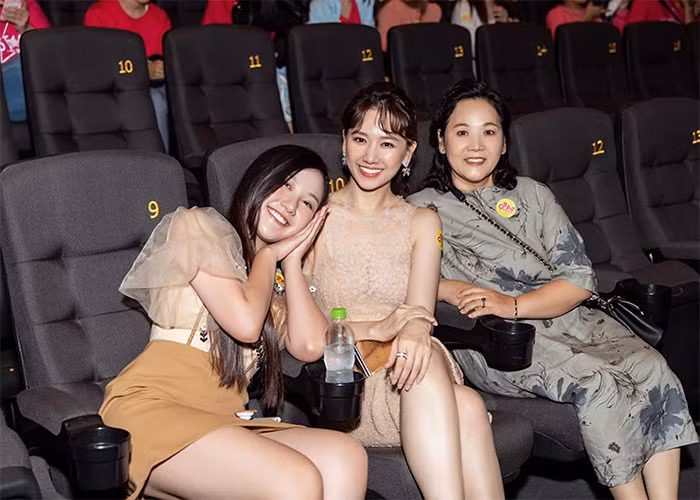 Nữ diễn viên Uyển Ân từng chia sẻ mối quan hệ giữa cô và Hari won rất tốt, cả hai rất hợp nhau.