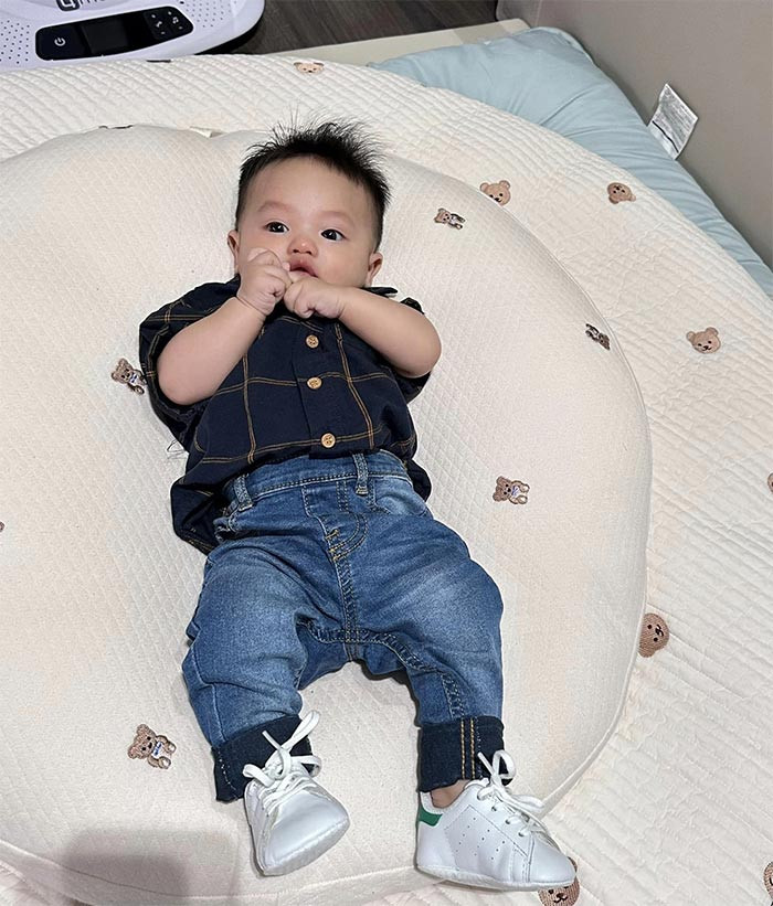 Sutin chào đời ngày 30/5 và là con thứ hai của Đàm Thu Trang và Cường Đô la.