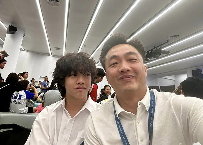 Con trai riêng của Cường Đô la và vợ cũ Hồ Ngọc Hà - bé Subeo cũng giống hệt khuôn mặt của bố, nhưng lại thừa hưởng chiều cao của mẹ.